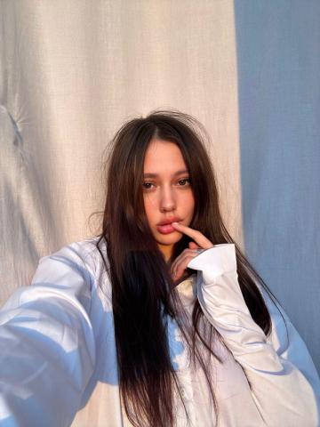 Камилла Сексуальная Брюнетка фото 5